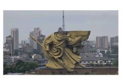 تمت إزالة رأس تمثال Guan Gong العملاق في Jingzhou ، وبلغ إجمالي الاستثمار في مشروع النقل 155 مليون