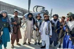 البيت الأبيض يعترف بسقوط عدد كبير من الأسلحة في أيدي طالبان ، فلماذا لا يستطيع الجيش الأمريكي أن يأخذها في المقام الأول؟