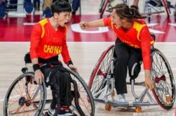 中国チームはパラリンピック競技大会で200個のメダルを獲得しました：アームレスドラゴン