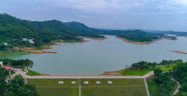 南宁良庆凤亭河水库:一船人只要150元,就可以上岛露营吃水库鱼