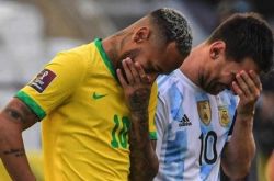 브라질 보건당국은 아르헨티나의 퇴출을 요구하고 있다. 메시는 무력하다. 그들은 고의적으로