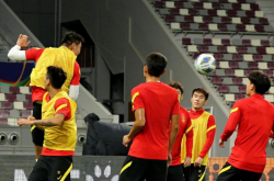 يتدرب المنتخب الوطني لكرة القدم مقدمًا ، ومن المتوقع ظهور آخر 433 لاعبًا ، ويقوم Li Tie بضبط ثلاثة لاعبين لتحسين الهجوم والدفاع