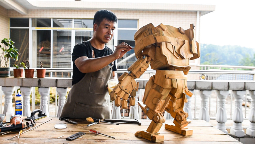 维修木制"偃甲人"