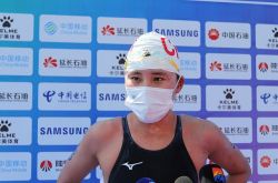 بعد دخول السباحة الماراثونية للسيدات الألعاب الوطنية ، لم تدع فتاة شاندونغ البطل يسقط