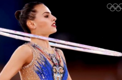 0.15分引争议，俄罗斯艺术体操爆冷丢金，长达21年统治宣告结束！_迪娜·阿维丽娜