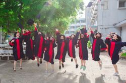 ما رأيك في استطلاع صحيفة China Youth Daily بأن "أكثر من 60٪ من طلاب الجامعات يعتقدون أنهم سيكسبون مليونًا سنويًا في غضون عشر سنوات من التخرج"؟