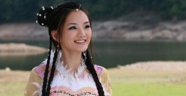 被骂“最丑女主角”的馨子，18年后她退圈当柜姐和初恋租房度日了_腾讯新闻