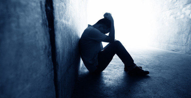 停止精神内耗吧,别自己压垮了自己,却以为是生活压垮了你