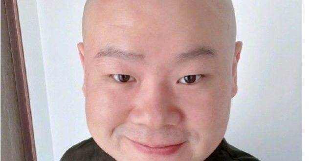 岳云鹏晒光头发型!遭郎鹤焱超快调侃