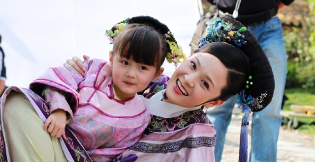 还记得《甄嬛传》的温宜公主吗?14岁的她亭亭玉立,越来越美了