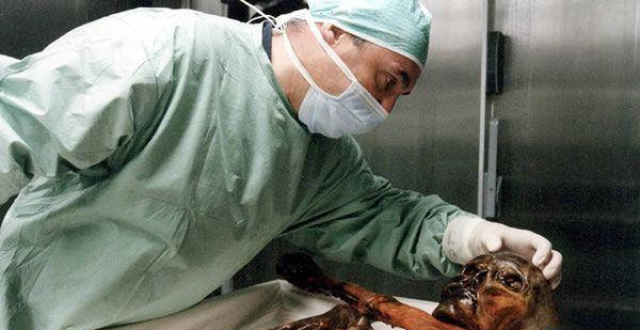 世界未解之谜:被冰雪掩埋5300年的冰尸,不烂不腐