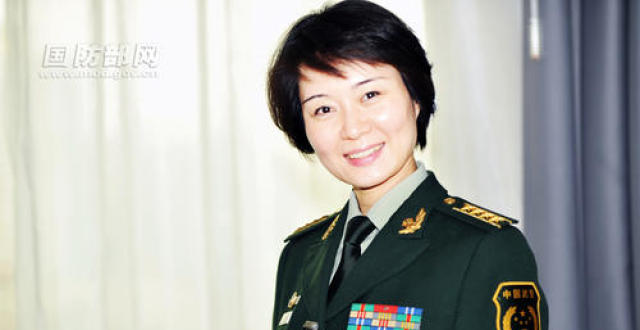 “中国第一女警花”雷敏：大校军衔享正师级待遇，为何下嫁小保安？_腾讯新闻