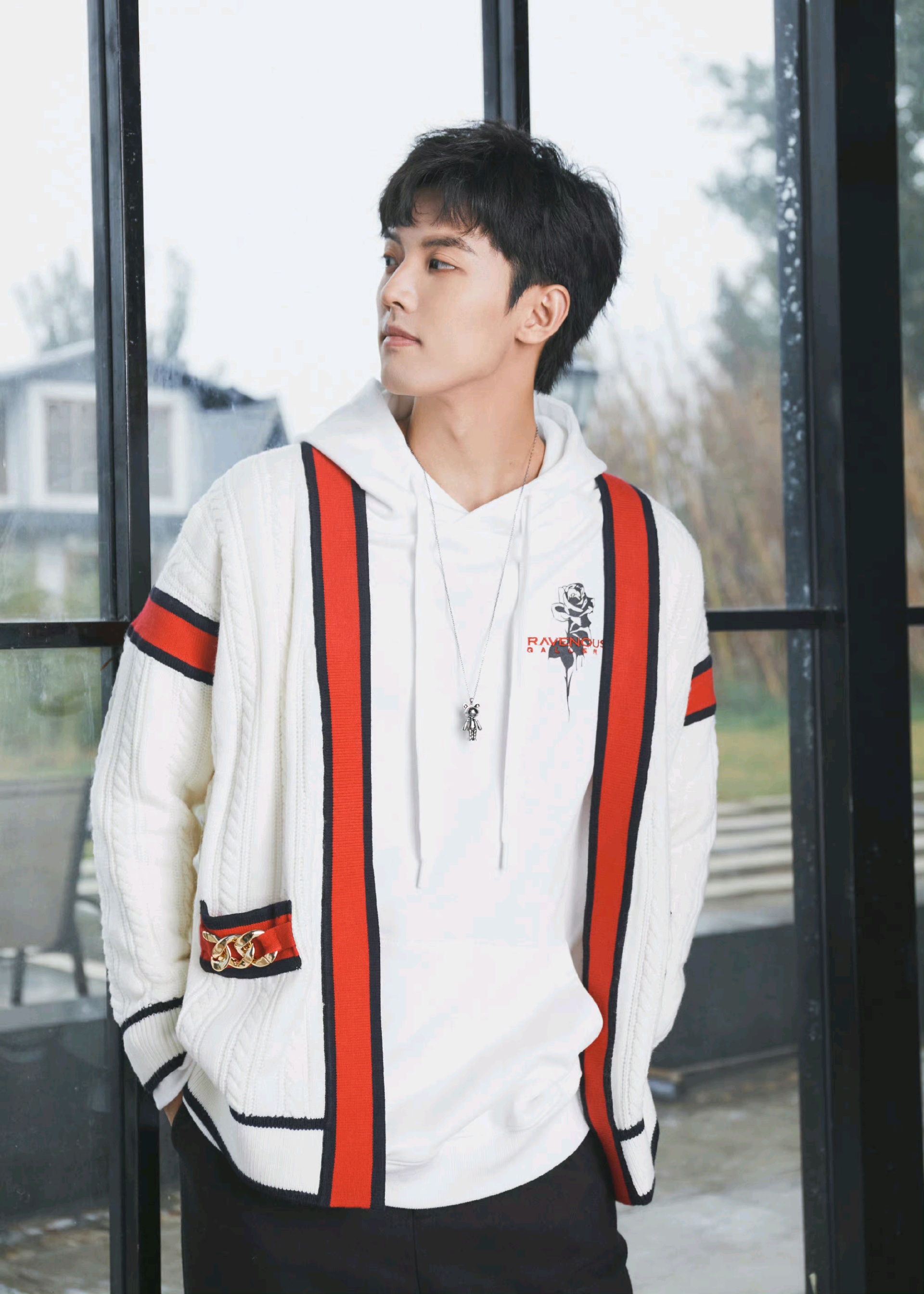 周峻纬‖复古穿搭,展现多变新风格_腾讯新闻