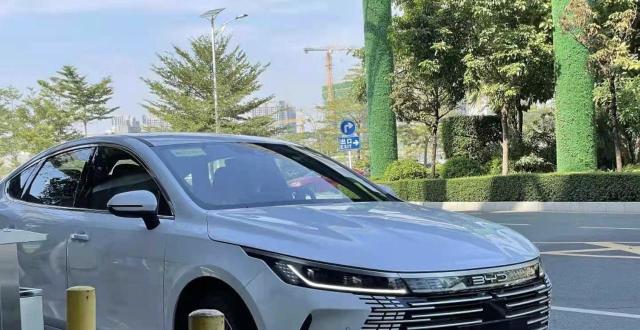 比亚迪f5dmi白色