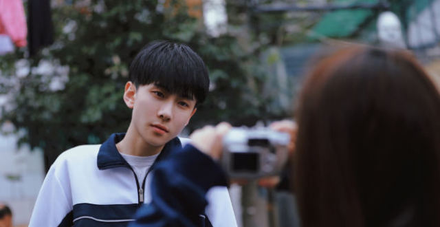 王乐乐官宣新女友,本以为是连续剧的开始,却被网友的评论逗笑了