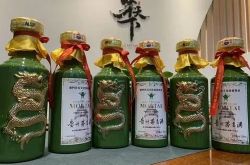 إعادة تدوير زجاجات Zhanjiang Feitian Moutai [لا تتخلص من زجاجات Moutai المكدسة لتسديد الأموال ، فمن المؤسف التخلص منها]