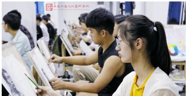 艺考播音费用_高考艺考播音_播音艺考服装图片