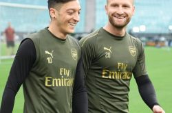 Özil and Mustafi did not take over, Emery was eager to cash out and was struggling to hit his hands.