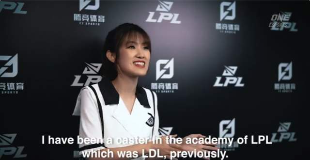 LPL英文流主持人夏安：我有责任把所有的问题以及翻译都做好，偶像是志宣和余霜_腾讯新闻