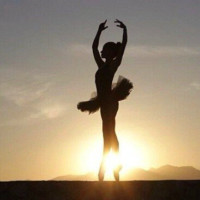 美女跳《游子梦》这音乐听着真心觉得感伤