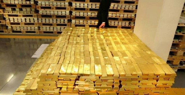 搞笑图片:100斤砖头拿不动,100斤黄金我拿着健步如飞