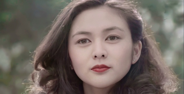 十八岁的关之琳,简直是出水芙蓉!