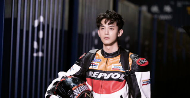 为了不能忘却的纪念,春节档黑马狙击手,戳中你的一颗平凡爱国心大男主