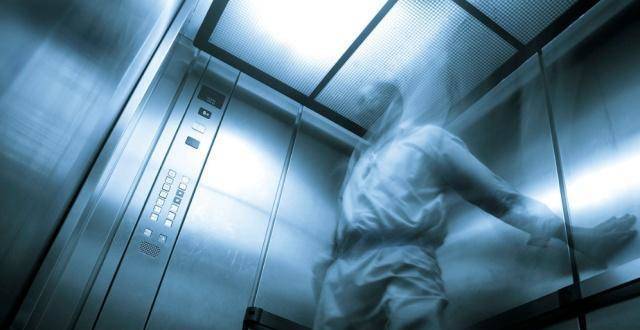 假如电梯突然下坠,人在落地的瞬间跳起来会怎样?看完一身冷汗