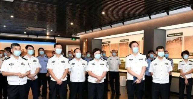 深化教育整顿丨永远敬畏法纪、敬畏权力 省公安厅机关领导干部集体参观省法纪教育基地_腾讯新闻