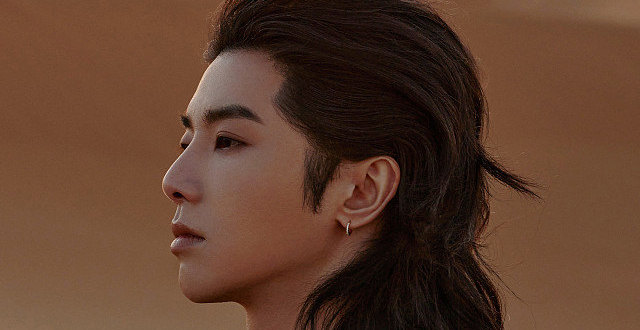 华晨宇登陆火星主题大片神秘氛围拉满 背头长发尽显不羁气场