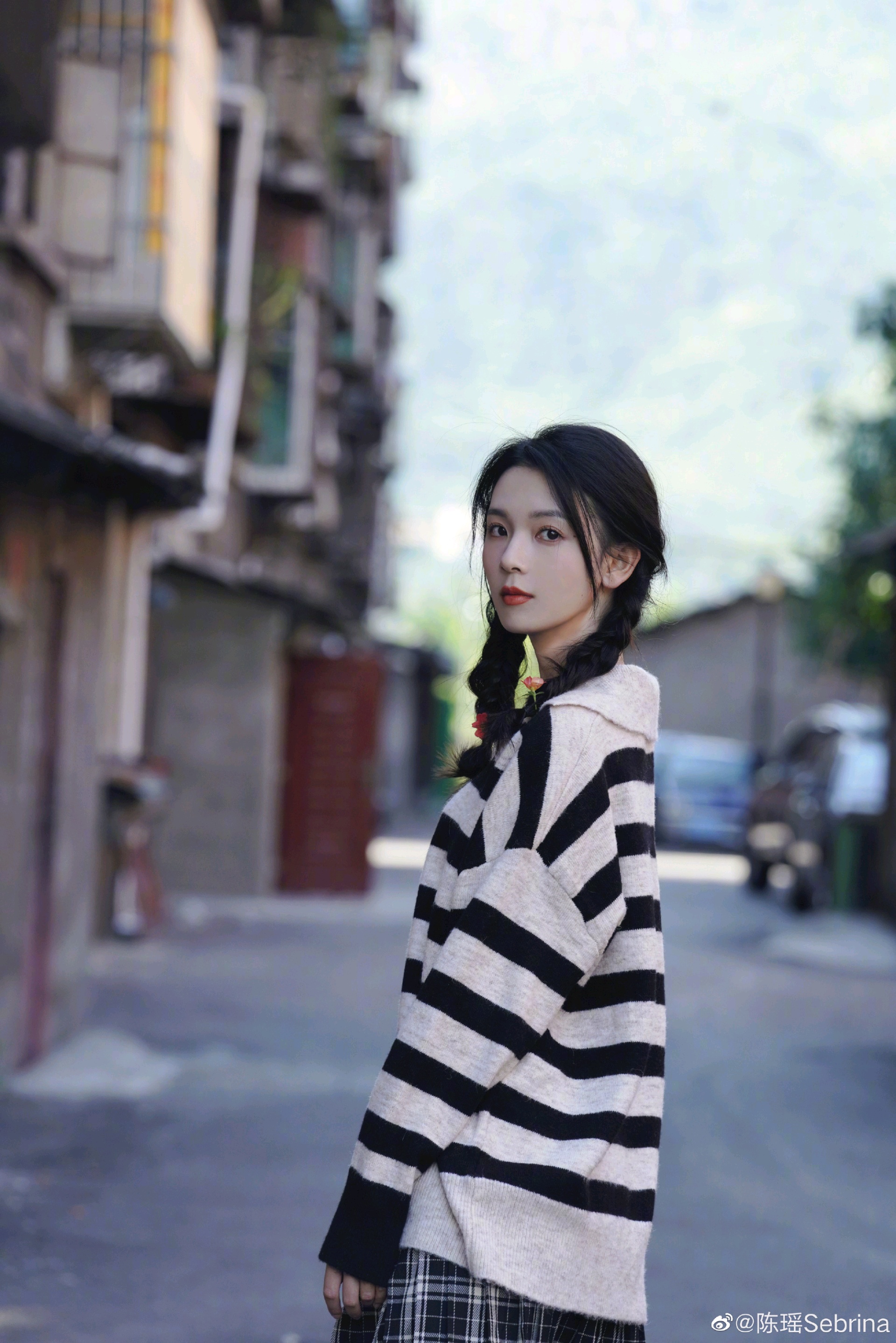 陈瑶sebrina胶片风滤镜麻花辫格纹裙瑶妹比梨甜多啦