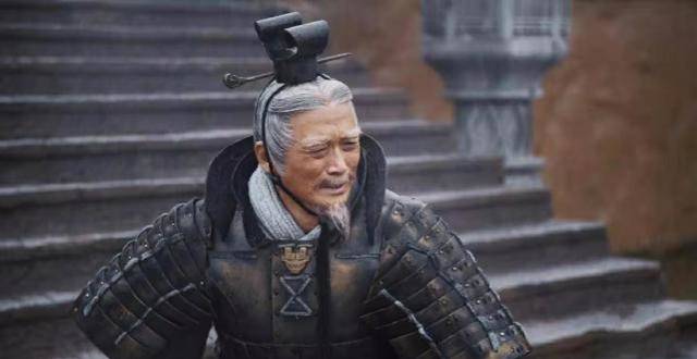 大秦赋：东周君所穿是曾侯乙墓皮甲，为何秦军作战生猛不戴头盔？_腾讯新闻