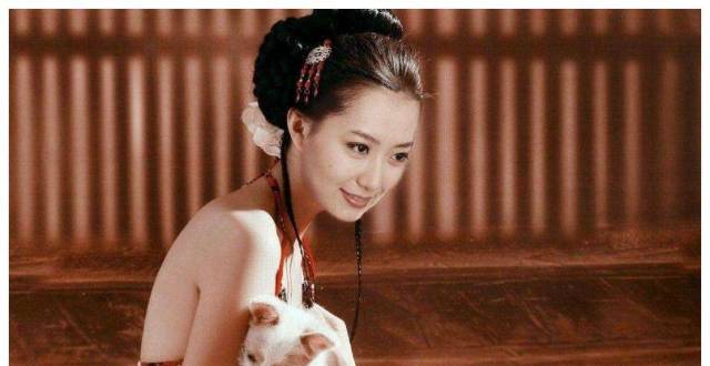 贵妃因情绪失控杖毙宫女,谁知第二天就到冷宫报道了