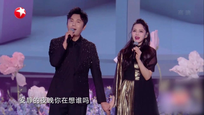 秦昊伊能静夫妇合唱《一路生花》,将暖意传达至每一个角落