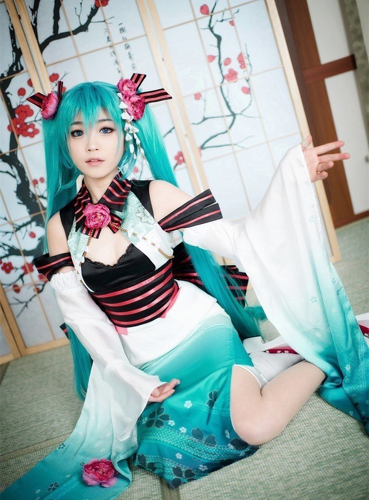 螺旋猫异国歌姬版初音未来Cosplay7