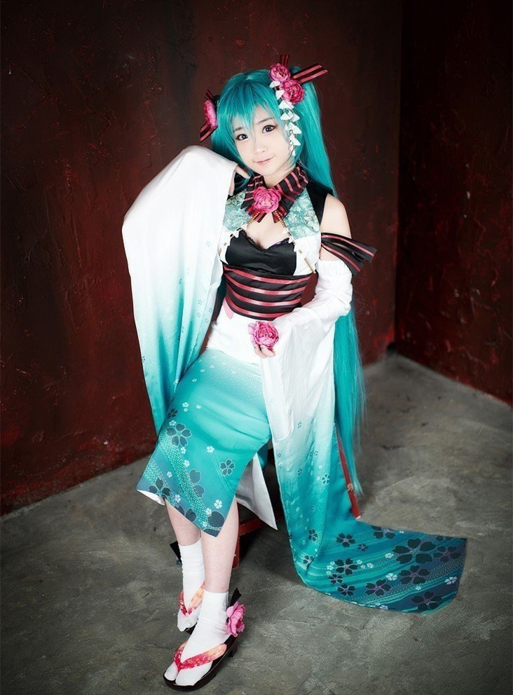 螺旋猫异国歌姬版初音未来Cosplay4