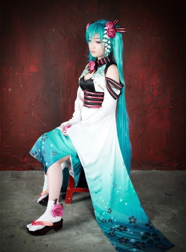 螺旋猫异国歌姬版初音未来Cosplay5