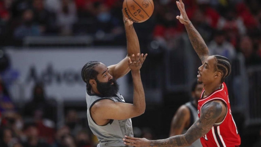 哈登疯狂单挑德罗赞,场面堪比神仙打架,看得那叫一个过瘾!