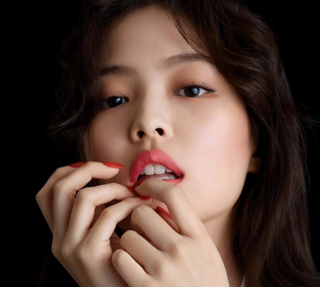 金智妮jennie大红唇很喜欢