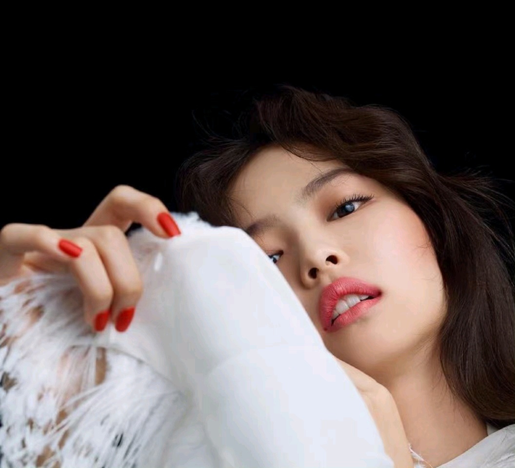 金智妮jennie大红唇很喜欢