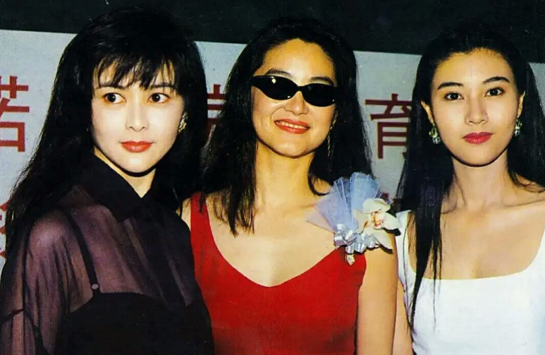 李嘉欣病重抢救,网友翻旧账说报应,粉丝回怼戾气重并叫她关评论