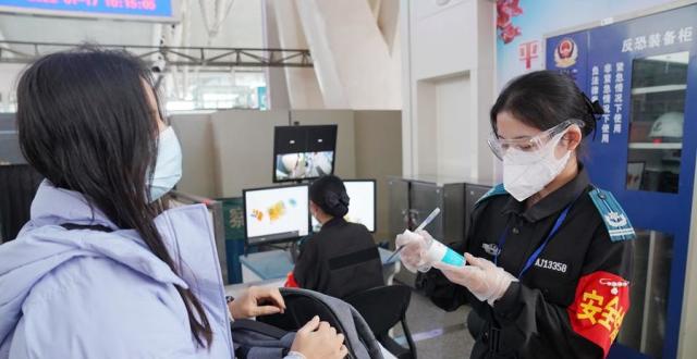 春运首日广州南站旅客大幅增加，加强防疫措施是重中之重
