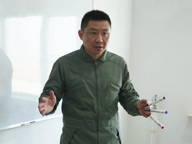 空军特级飞行员李凌:用"第一"精神飞出胜战航迹_腾讯新闻