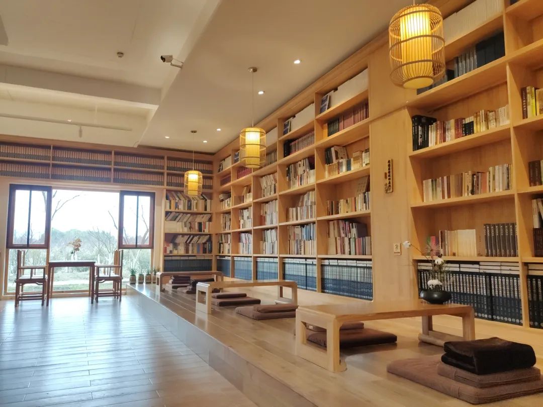 辞职后,我去寺庙图书馆上班