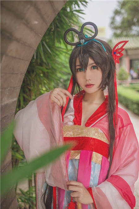 苷罗日洛天依忆红莲cosplay1