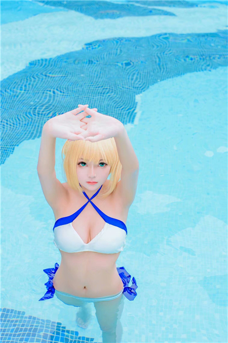 馨月Fate saber泳装Cosplay2