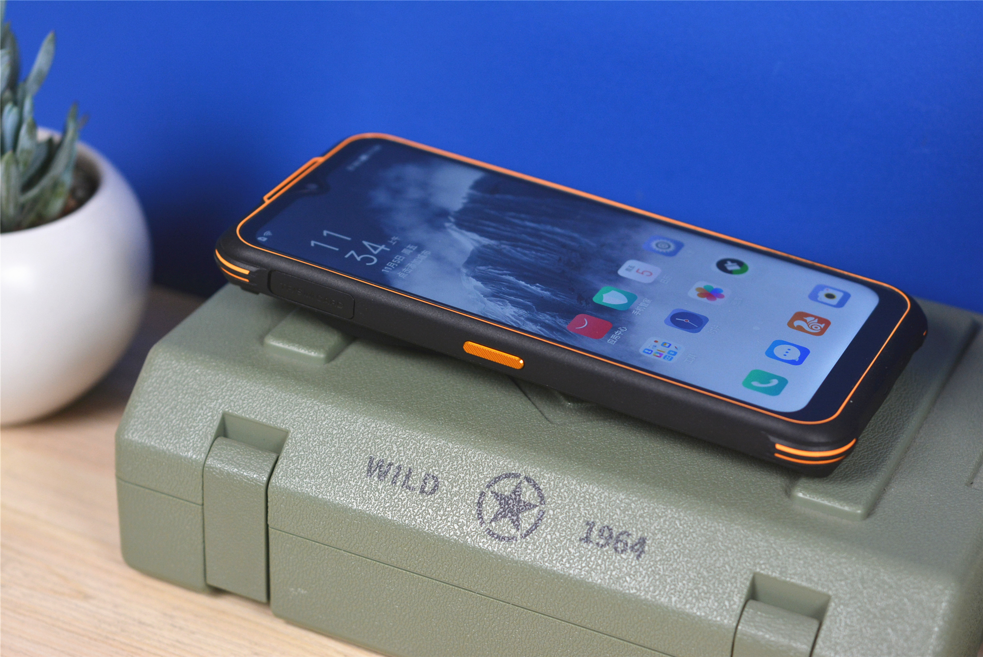 国产推出370克超重手机内置测距仪还支持热成像和夜视功能