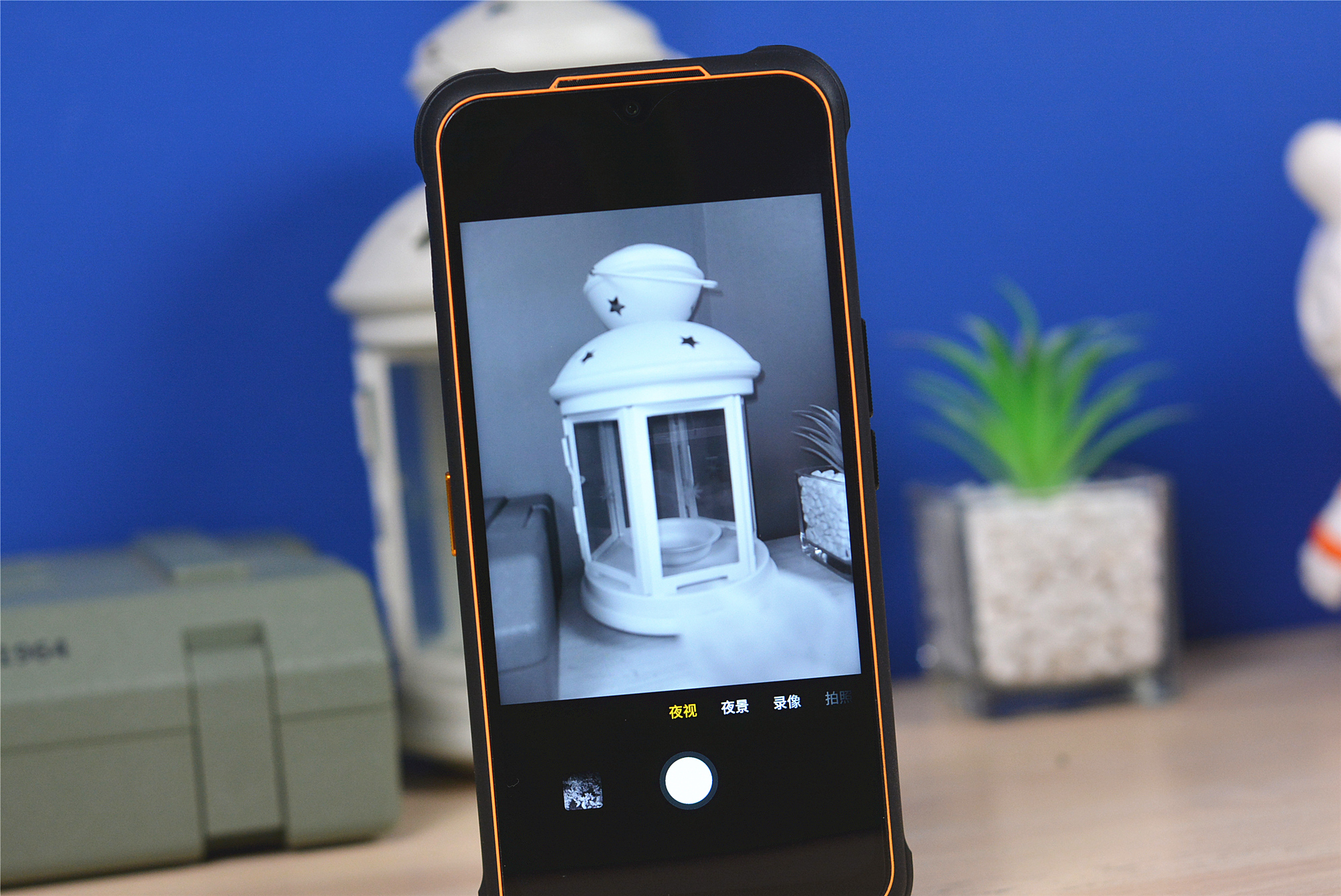 国产推出370克超重手机内置测距仪还支持热成像和夜视功能