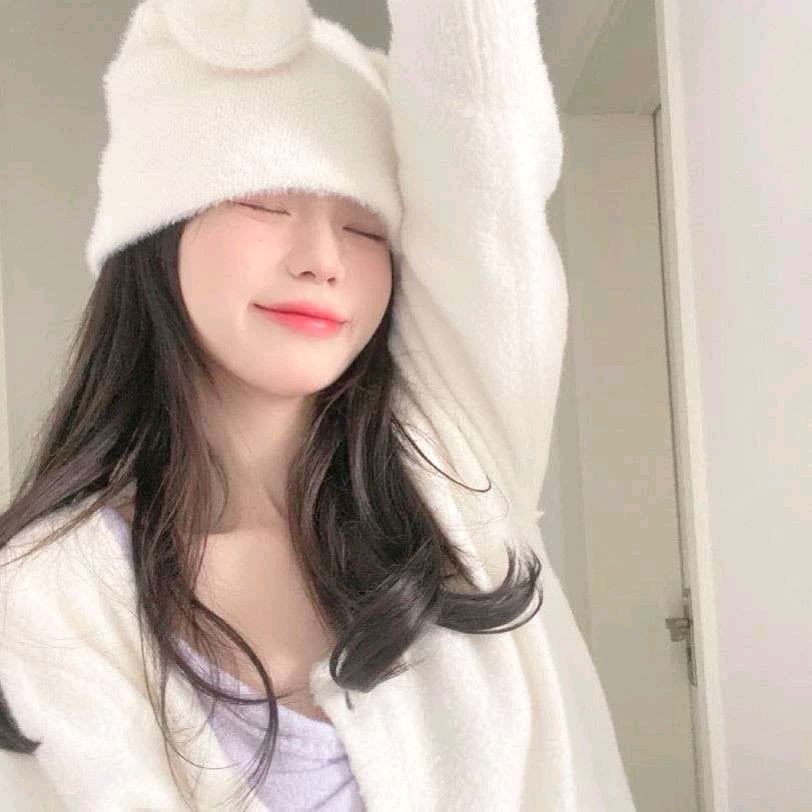 白色系超级干净的女生头像