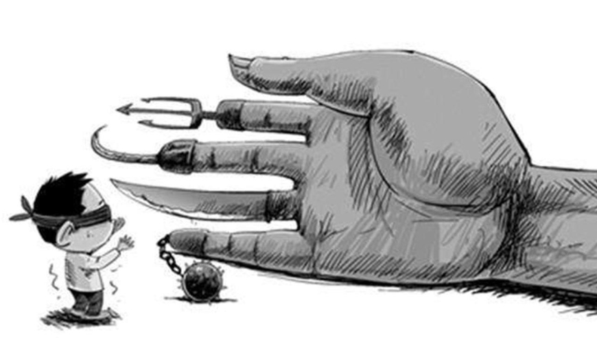 偷拍曝光!疑因小孩犯错遭父亲皮带狂抽,邻居:每周都这样!